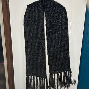 GUC Grey/Silver Knit Scarf with Fringe